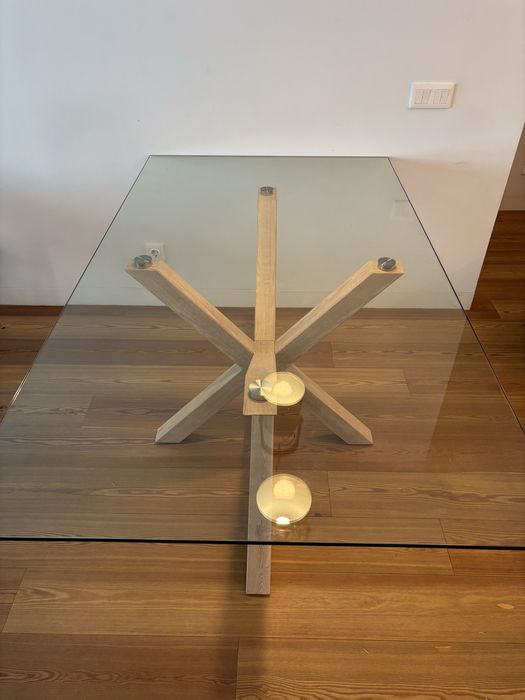 Mesa de Jantar com Tampo de Vidro