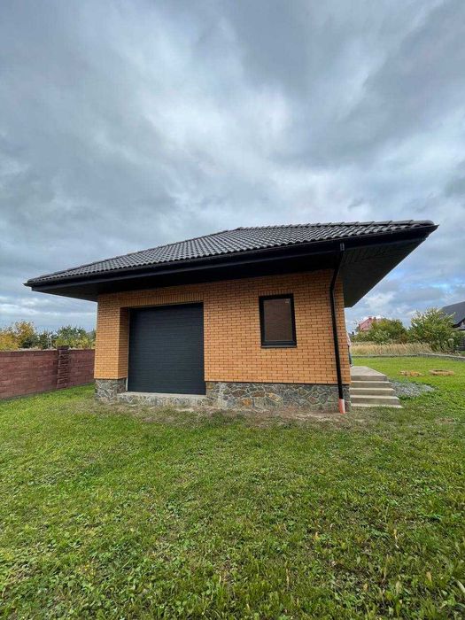 Продаж готового будинку з ділянкою та гаражем !