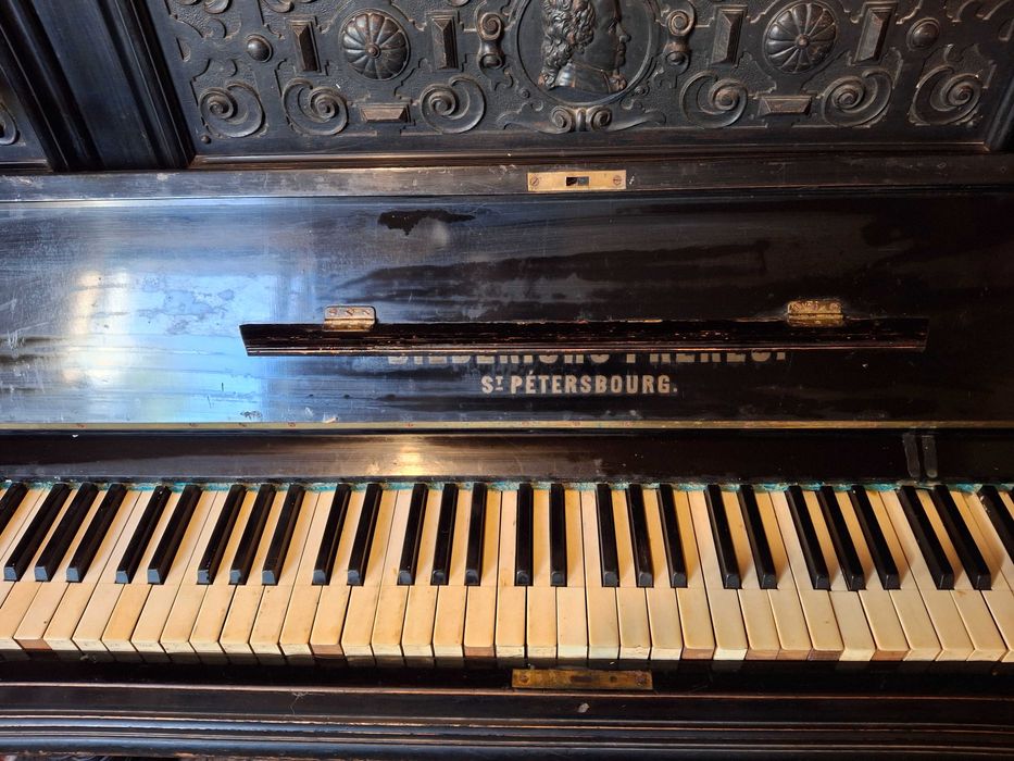Антикварне фортепіано