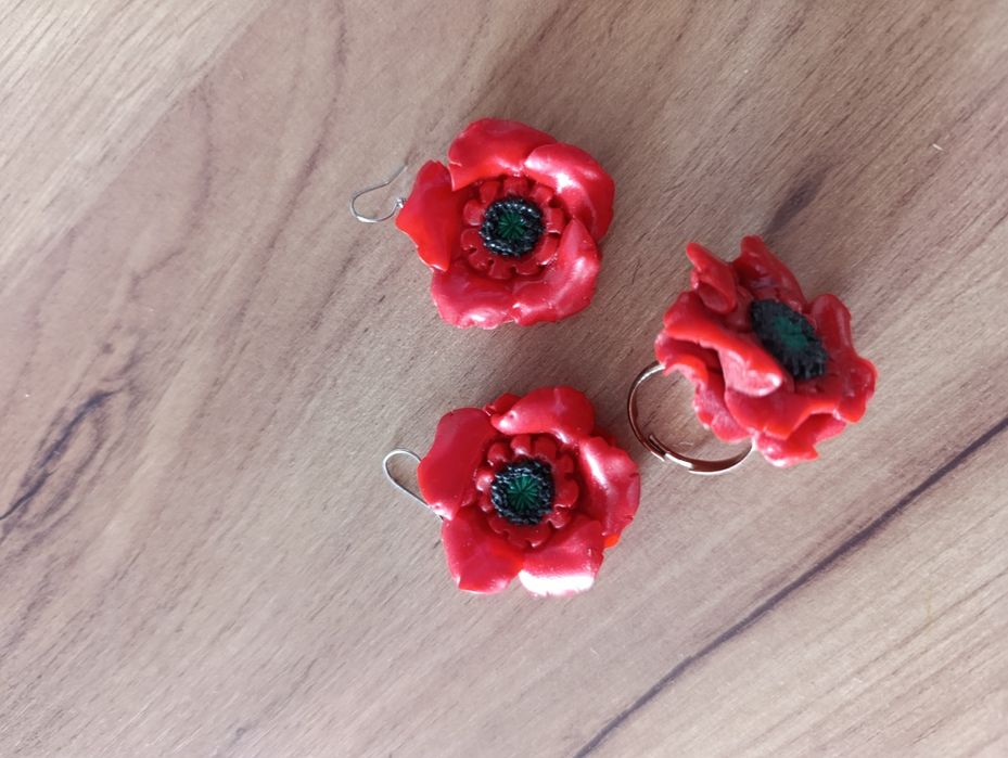 Набір ручної роботи з глини.