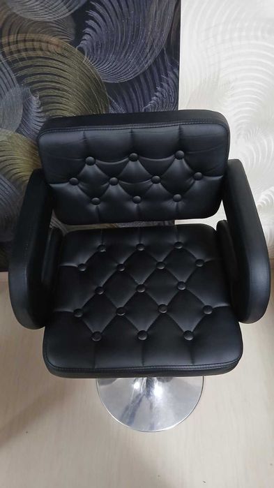 перукарське крісло візажиста  крісло для бровиста стілець барний