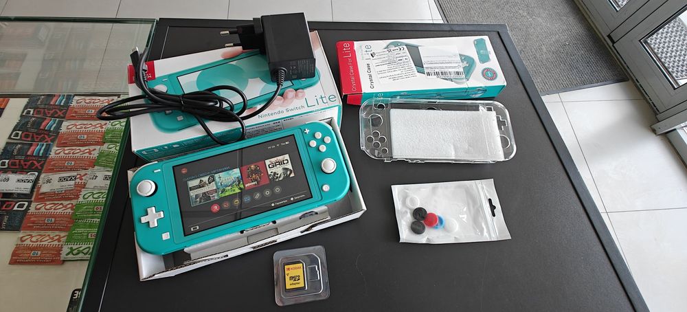 Продам Nintendo switch lite