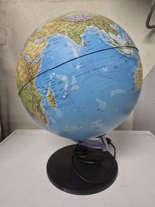 Globo mundo com luz
