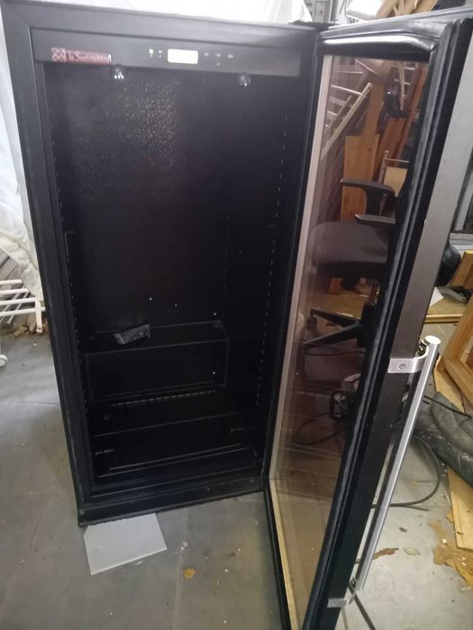 Cave de Vinhos La Sommelière CVH130 - 127 Garrafas / 270L - A Funcionar