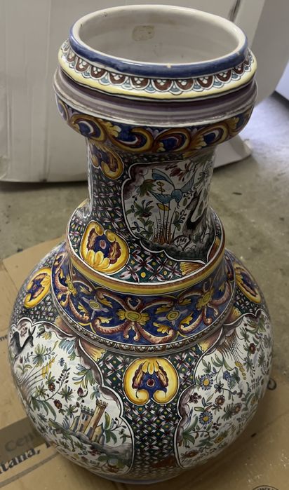 Vaso com pintura estilo século XVII