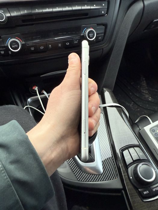Продам Iphone 11 128 GB White 72% акб с трещиной на екране