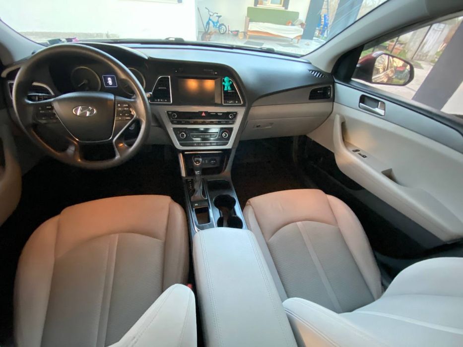 Продається Hyundai Sonata у відмінному стані.