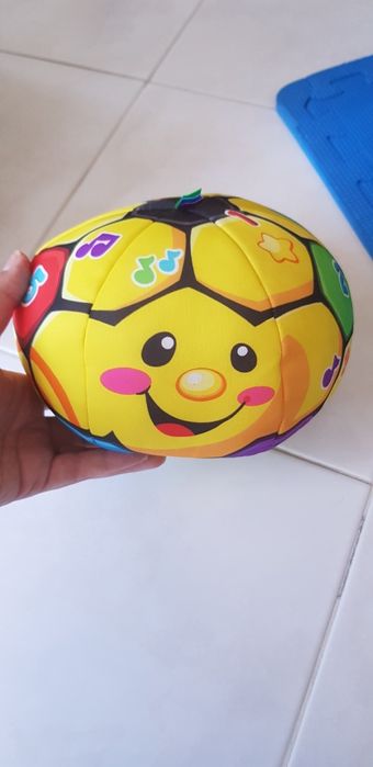 Bola didatica fisher price.