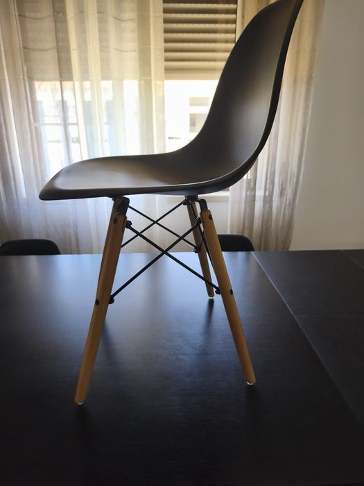 Mesa de jantar (extensível até 180/220) em madeira maciça com 6 cadeiras