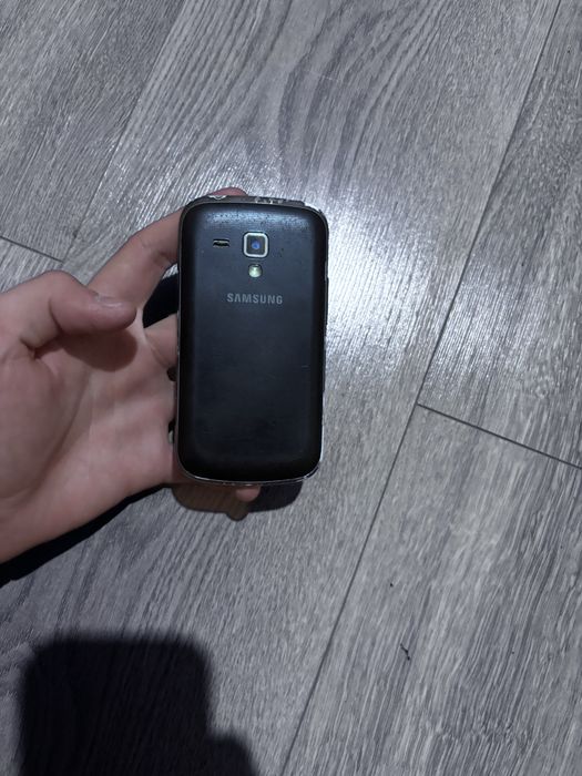 Продам телефон samsung GT-s7562