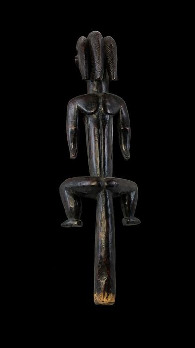 Escultura africana antiga de grandes dimensões