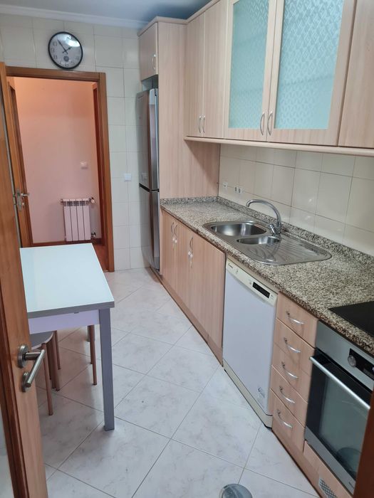 T2 para Arrendamento em Leça do Balio — 1.000 €/mês — Com Garagem