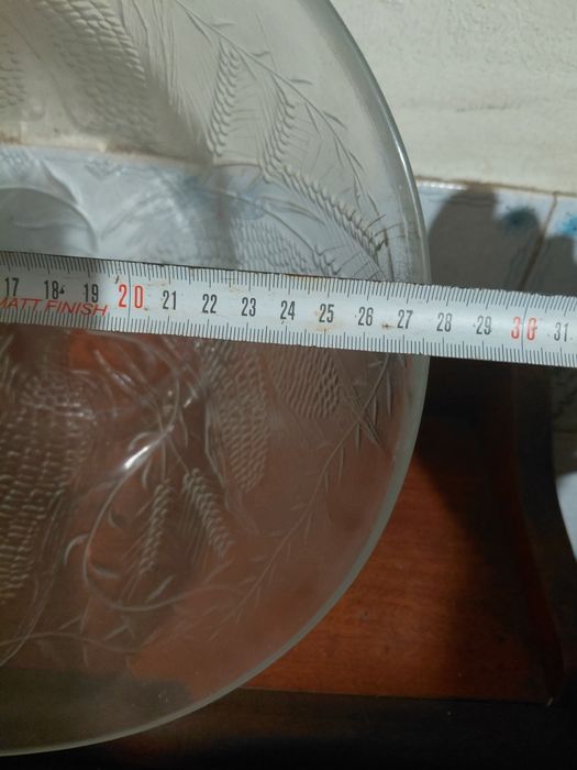 Terrina antiga de vidro em bom estado geral 5€