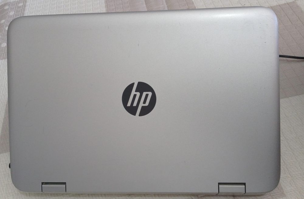 Hp i3-4030U laptop with charger,4 GB ram/128 GB SSD windows 10.