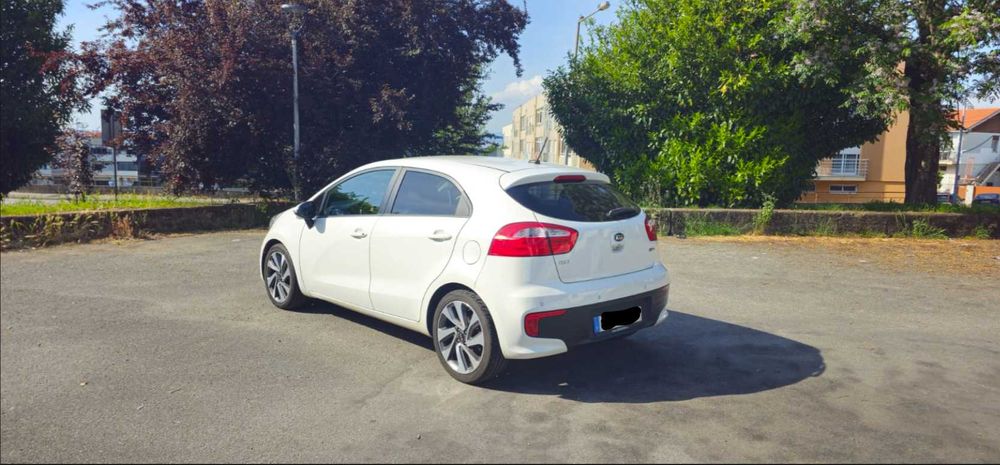 Kia Rio 1.1 CRDi 2016 - Muito Bem Equipado - 108.000 km