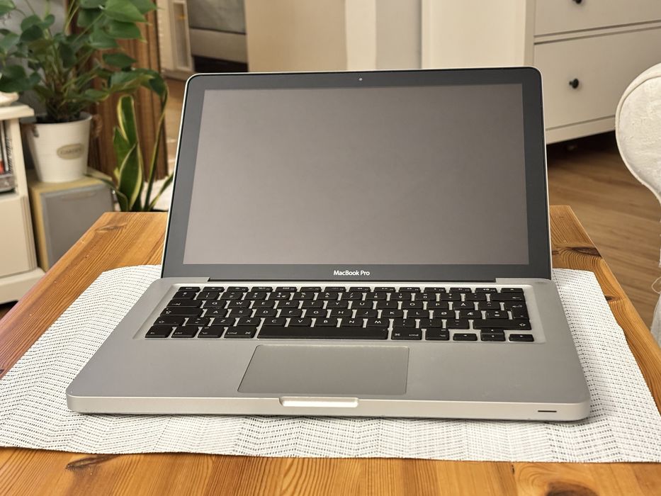 Macbook pro 13 unibody early 2011 i5 4gb 500hdd