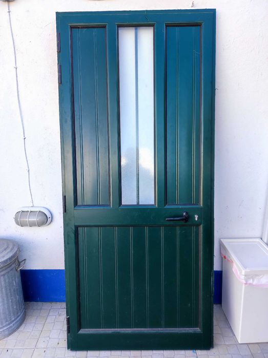 Porta em Alumínio com Vidro central