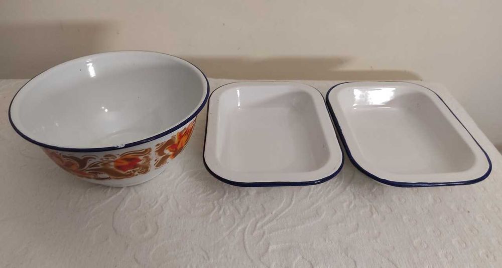 Conjunto Vintage de Esmalte: Tigela Decorada + 2 Travessas Pequenas