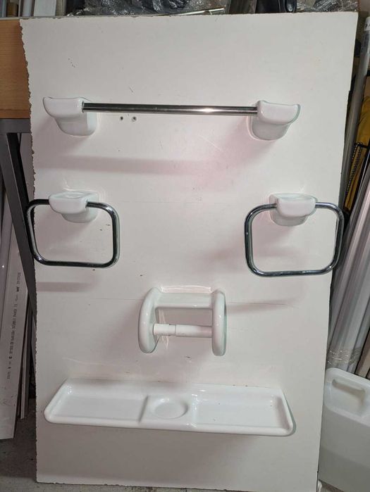 Prateleira em porcelana com divisórias Roca 199X