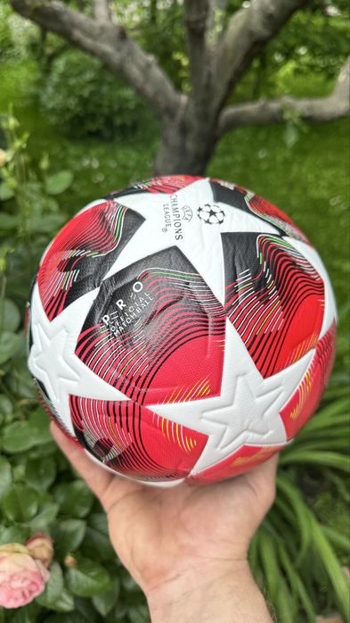Офіційний футбольний м'яч UEFA Champions League Pro (Розмір 5)