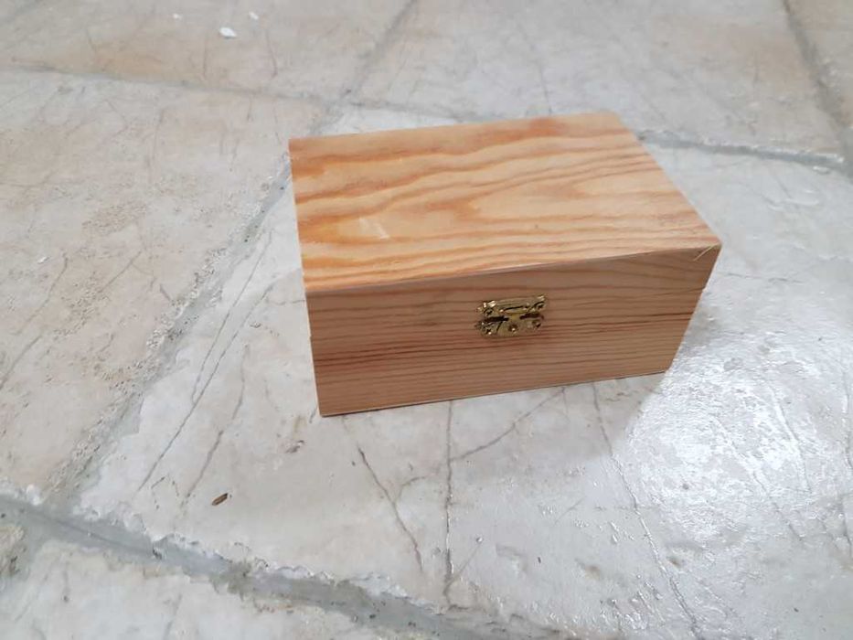 Caixa em madeira de pinho