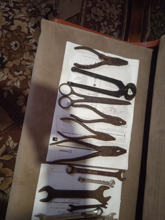 Продам разный инструмент зубила молотки ключи гаечный и т.д