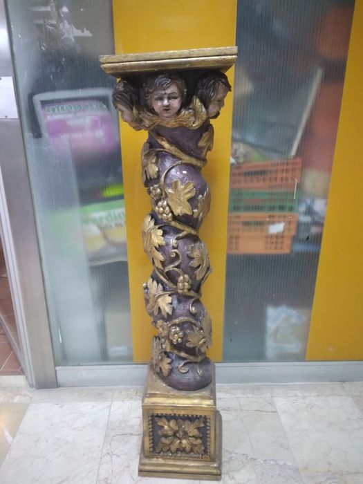 Coluna barroco  capitel com anjos