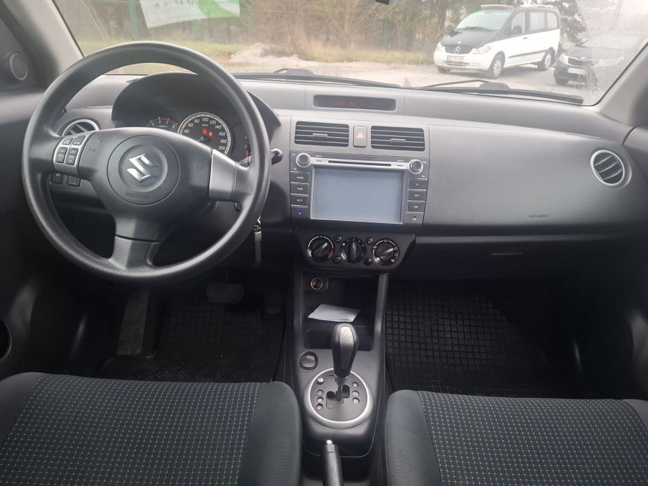 Гарне авто на автоматі