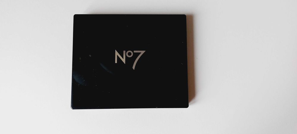 N07 nude to night palette