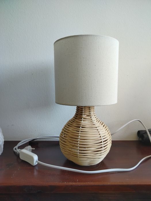 Lampka JYSK na kabel