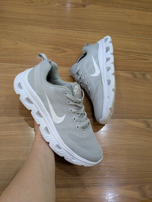 Кросівки Nike чоловічі сірі   44 р легенькі і зручні