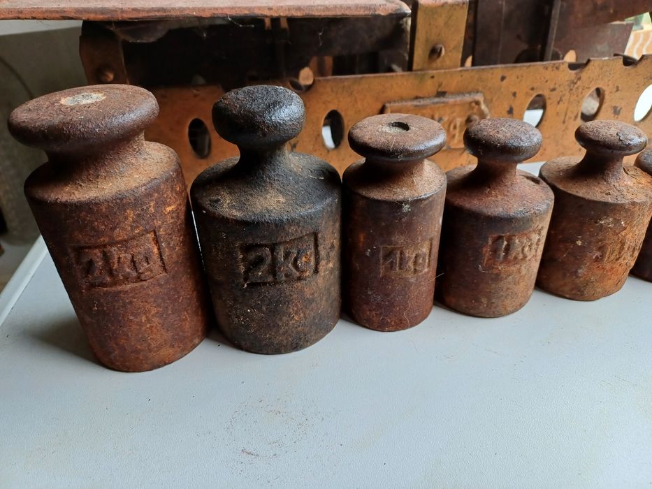 Waga z odważnikami prl staroć antyk zabytek