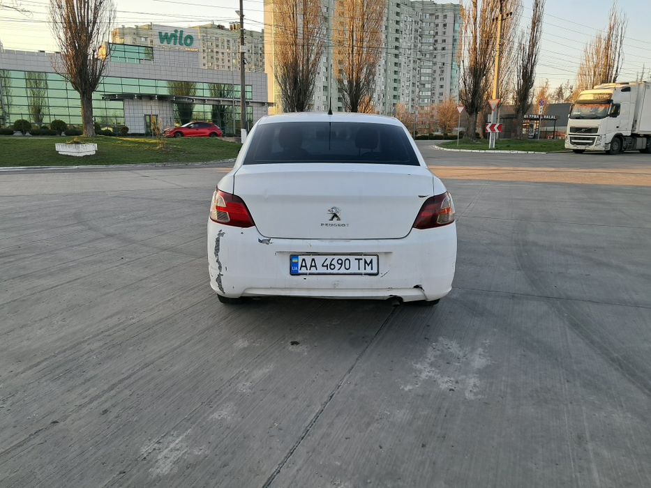 Автомобиль Пежо..