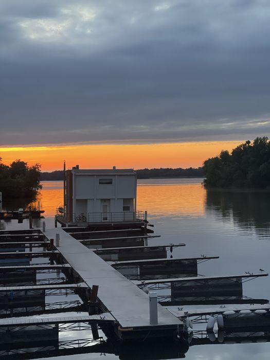 Понтон, причал для катеру, гідроциклу