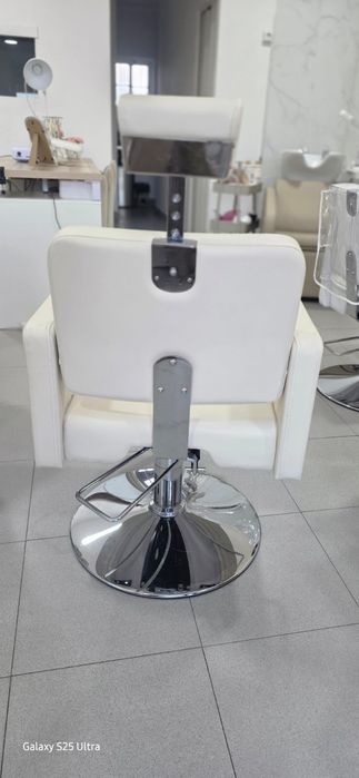 CADEIRA de Cabeleireiro Creme — NOVA