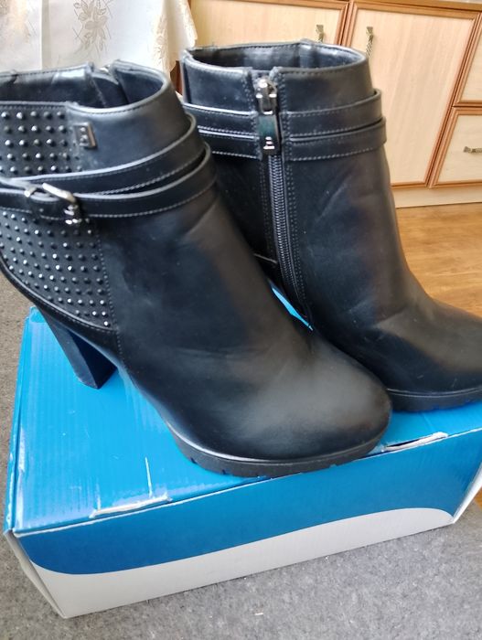 Жіночі ботинки, 40 розміру, нові