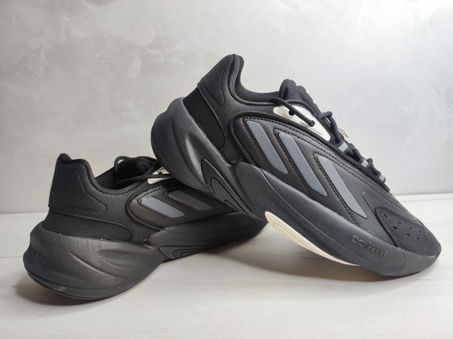 Кросівки adidas  ozelia originals