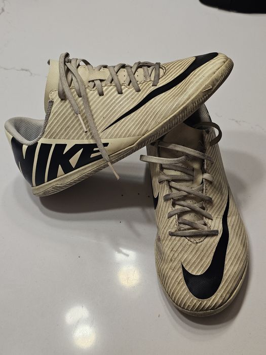 Tenis futsal nike