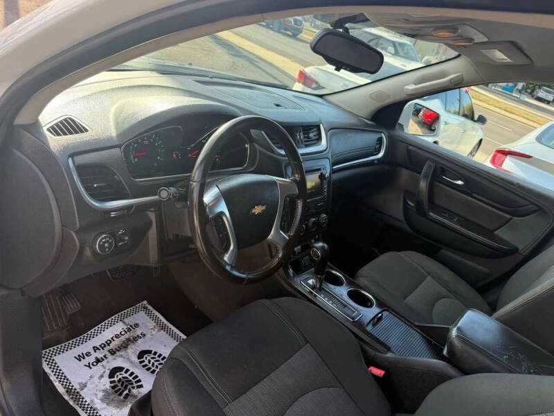 2017 Chevrolet Traverse LT