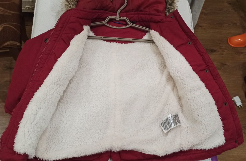 Продам курточку на дівчинку