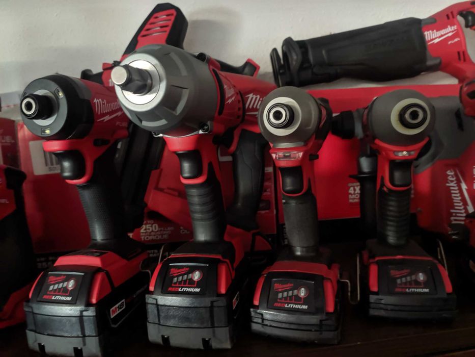 Імпульсний гайковерт-шуруповерт  Milwaukee M18 2656-20 1/4 Hex