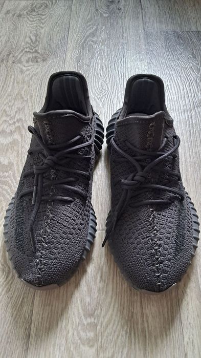 Кросівки Yeezy Boost дуже високої якості! 
Розмір по устілці 24.5см.