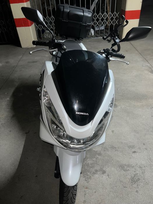Vendo Moto PCX 125 2018  em excelente estado .