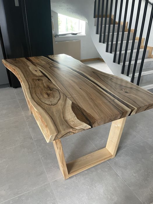 Стіл з горіха 2/1 м з епоксидною смолою