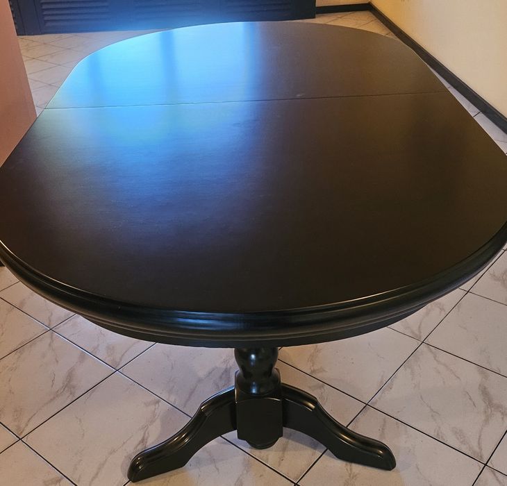 Stół drewniany z 14 krzeslami