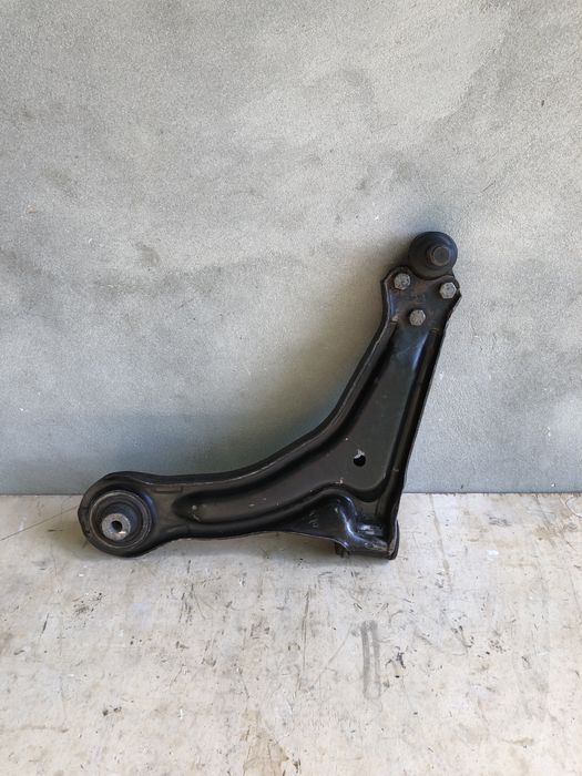 Важелі підвіски Mercedes Vito W638 / Peugeot 206 / Ford Escort / Audi 80 B3 ,В4.