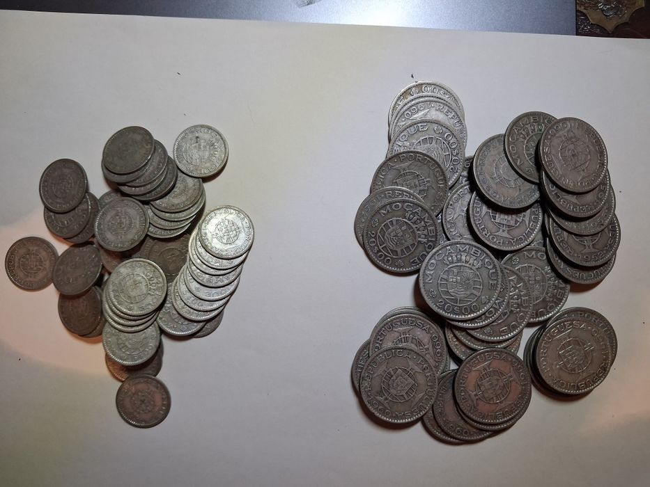 Moedas de 2$50 e 20$00 de prata de Moçambique