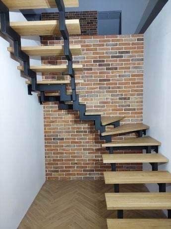 Schody metalowe oraz konstrucje ze stali czarnej.