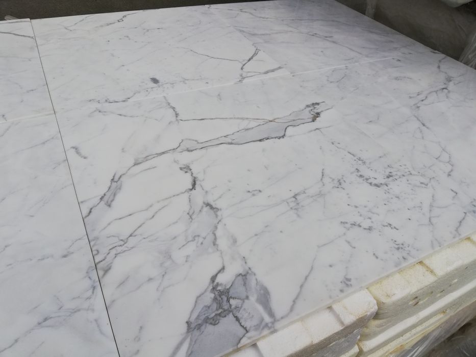 Marmur Bianco di Carrara Statuarietto 45.7x45.7x1 Prawdziwy marmur