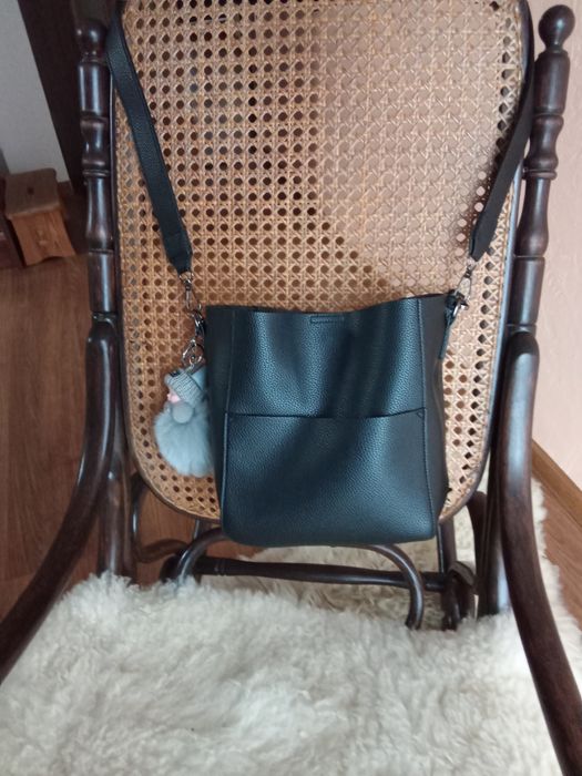 Czarna skórzana torebka/worek. Stan idealny!